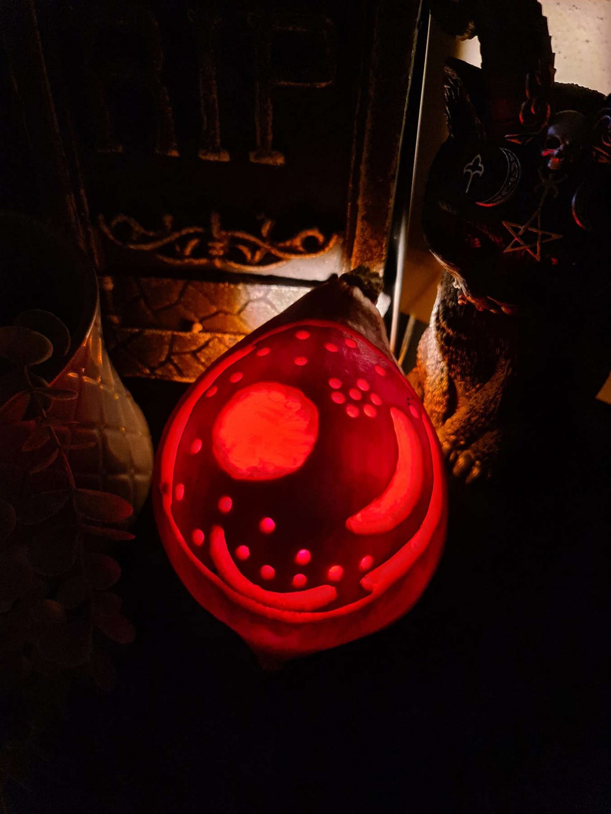 The motifs of the Sky Disc carved into a Halloween pumpkin.