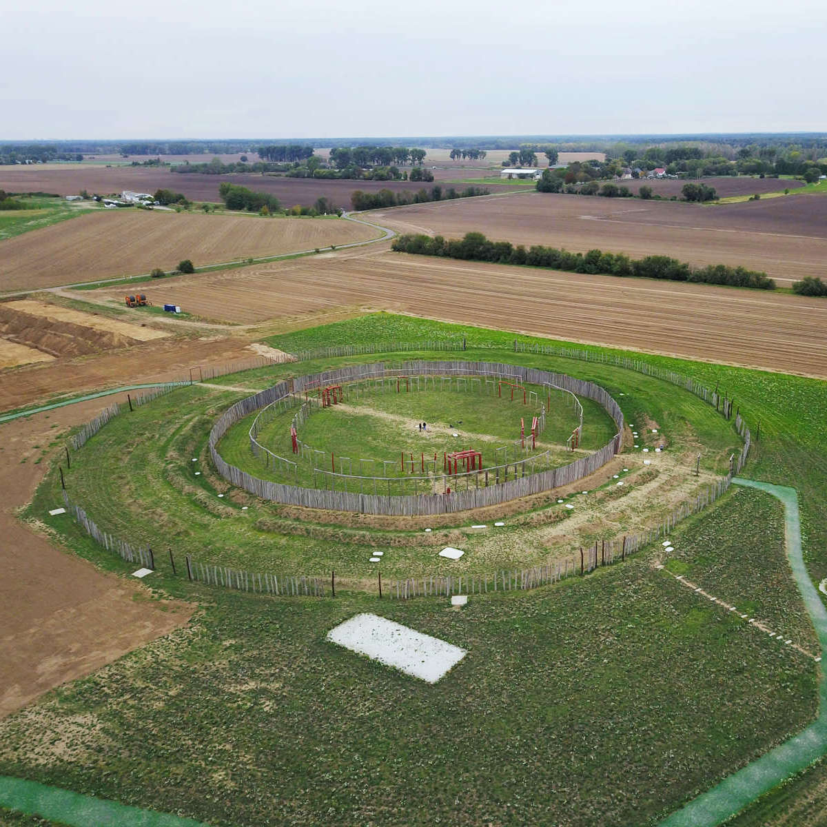 Luftbild der Kreisgrabenanlage Pömmelte aus dem Jahr 2018. © LDA, Foto: Matthias Zirm.